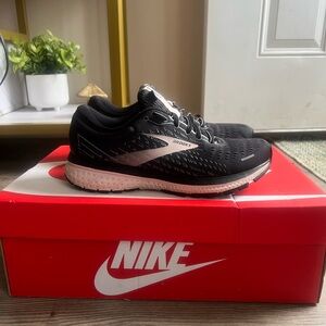 Brooks Women’s Ghost 13 ‘Black Pearl Hushed Violet’